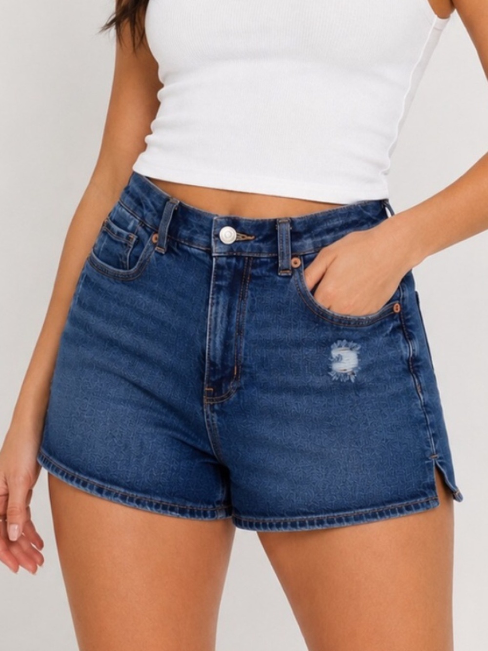 AMERICAN EAGLE CURVY MOM STRETCH SUPER HIGH RISE DENIM SHORT